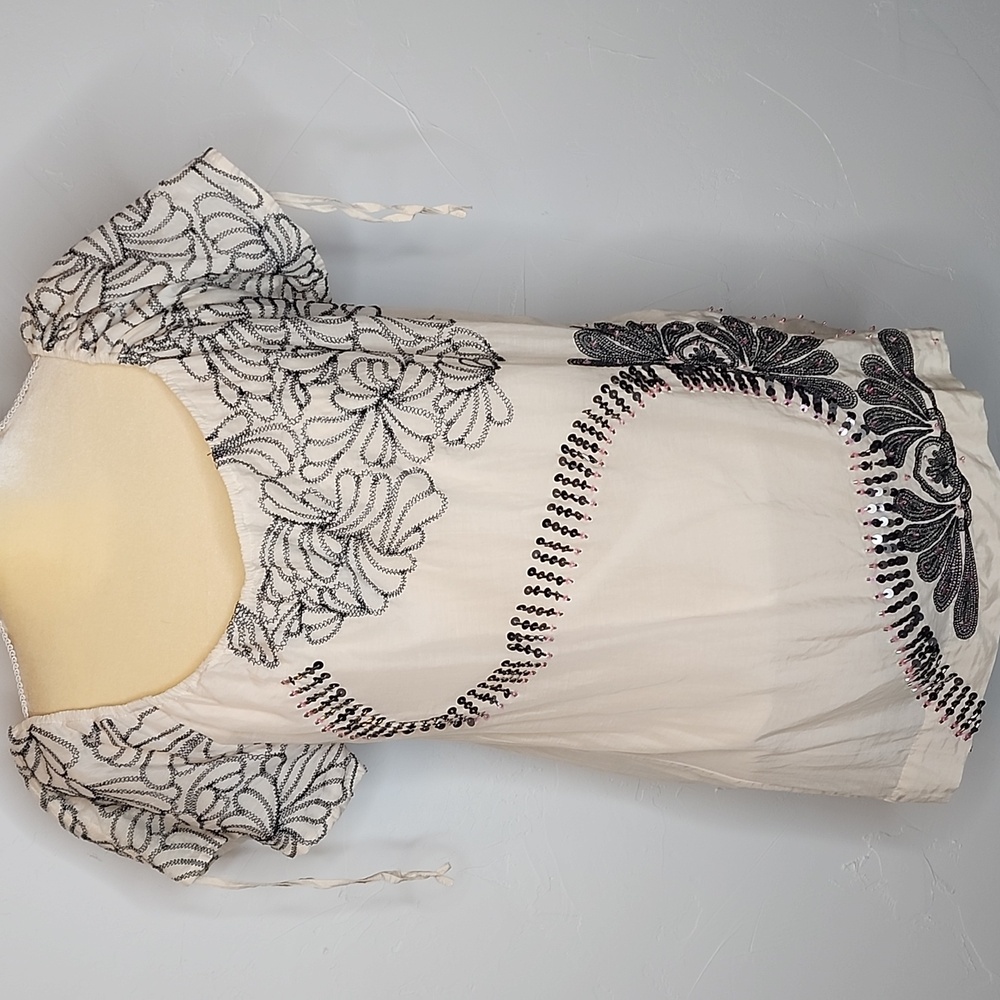 Essential antwerp  Sz 38 silk blend, beaded and sequenced off-white blouse.  C69
